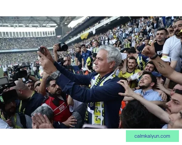 穆里尼奥铁血风格在本赛季带领球队表现稳健，战术调整成效显著